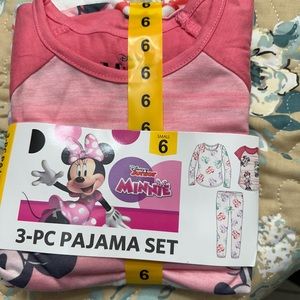 NEW - Disney Minnie 3 piece girls pajama set in size 6